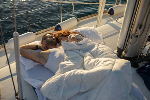 ou dormir sur un bateau à paris en france 