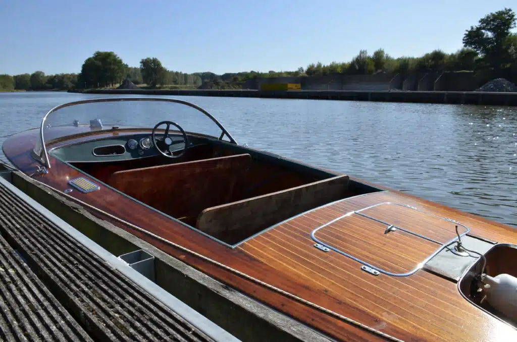 vue arrière Bateau en bois Delfino