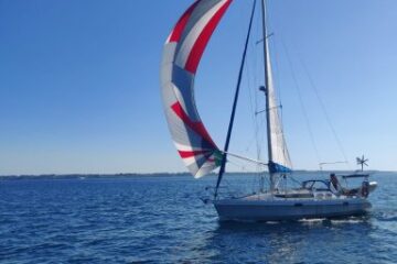 vue d'un voilier OVNI-345 en mer