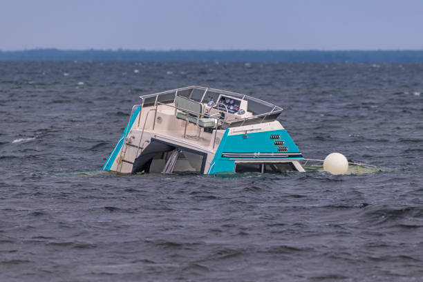 Comment les experts récupèrent les bateaux coulés ?