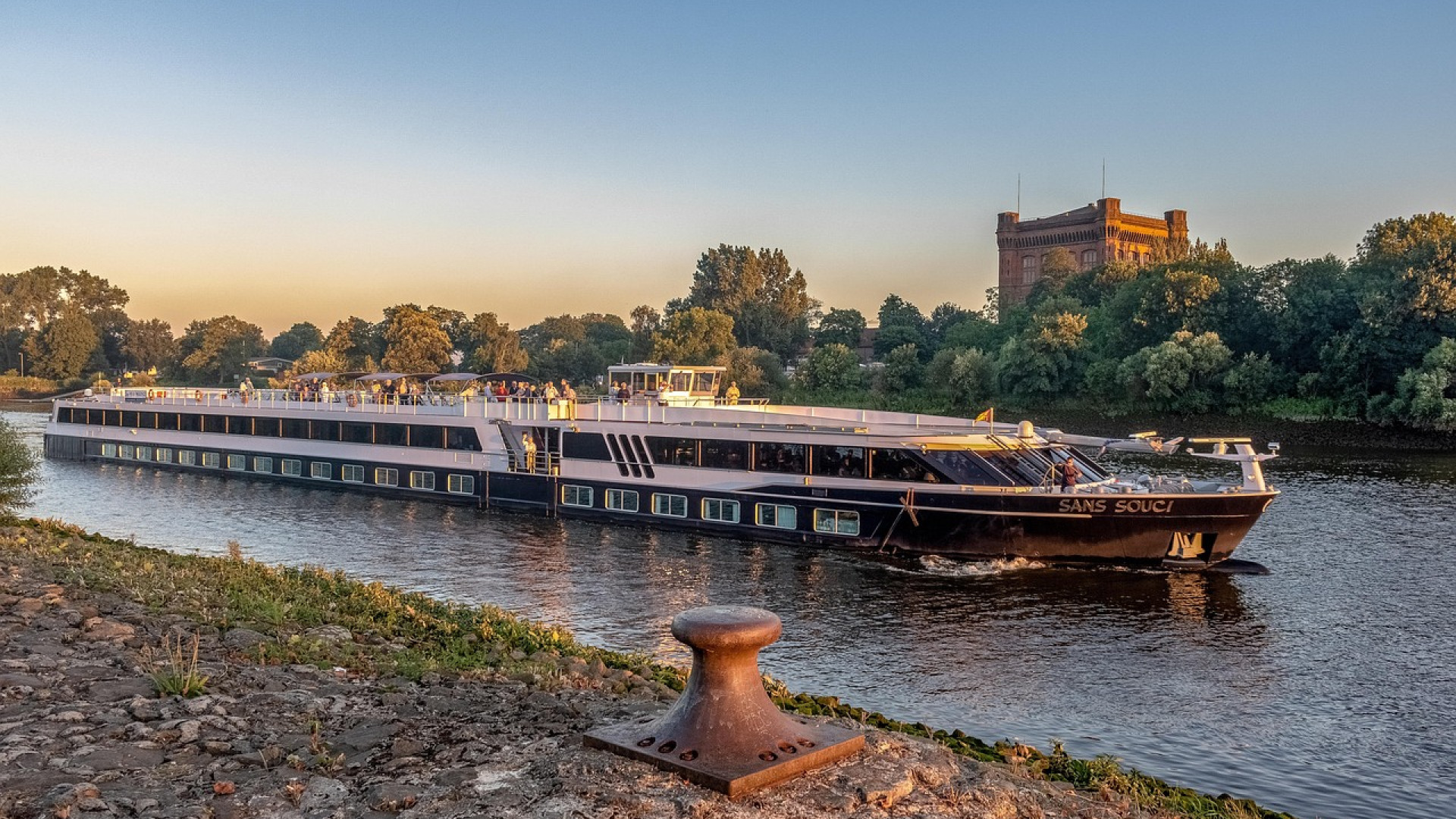Croisière fluviale sur le Rhin : entre vignobles, châteaux et villages typiques