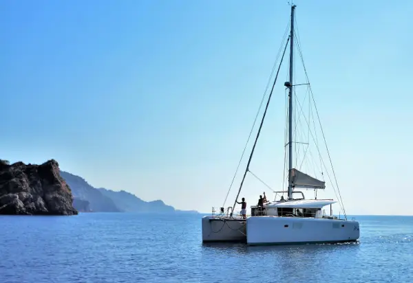 Budget : combien investir dans un catamaran ?