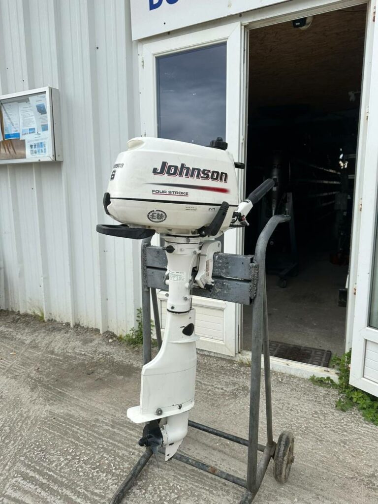 MOTEUR HORS BORD JOHNSON 6CV