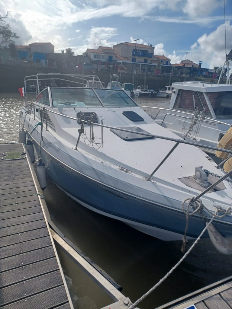 Bateau cabine Four Winn