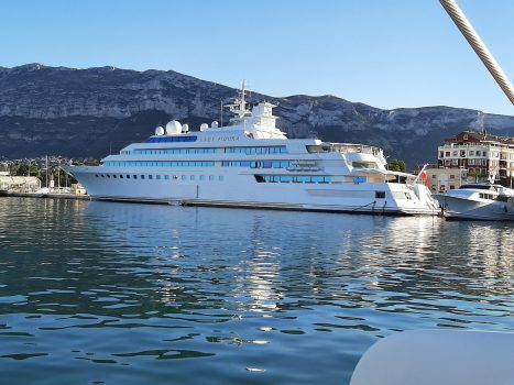 yacht-de-luxe-lady-moura